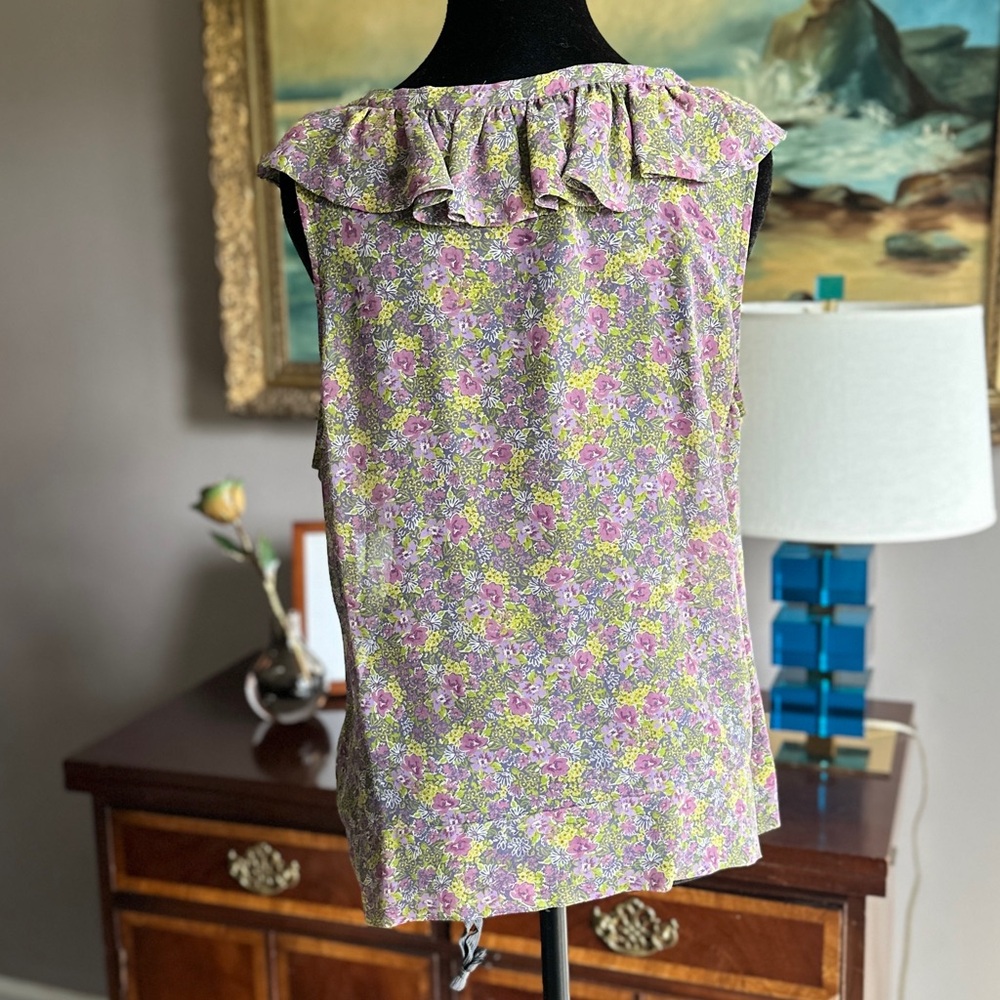 fei Floral Ruffle V-Neck Top - Picture 2 of 5